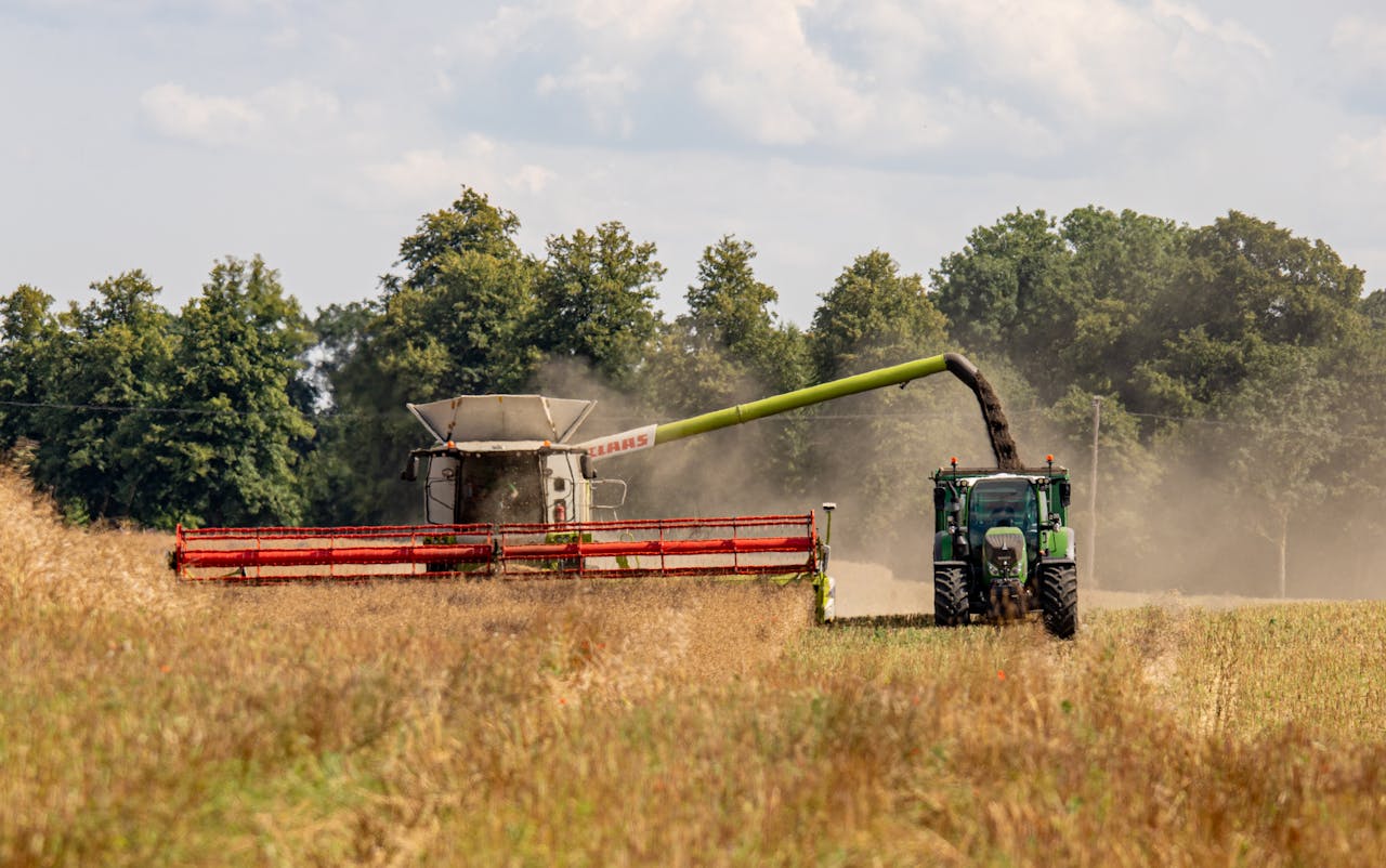 contractor-harvest-grain-pexels