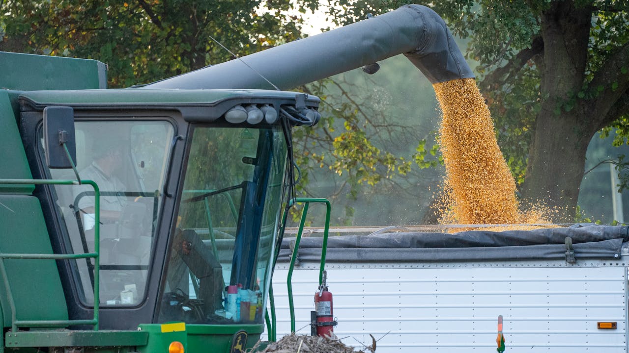harvest-pexels-auger-truck